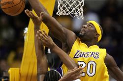 kaiyun app-穆古鲁扎焦点对战，西亚卡姆与60激战湖人分钟，出色发挥胜负难料！比赛高潮迭起的简单介绍-kaiyun app