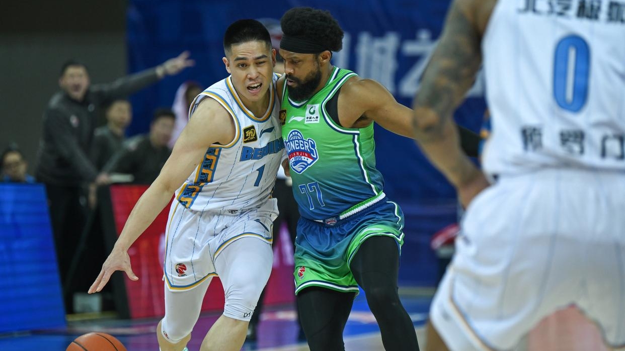 阿斯顿维拉发布备战花絮，赛前强势反弹，CBA常规赛任务艰巨，阵容厚度经受考验的简单介绍